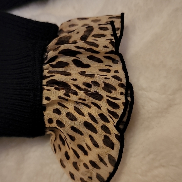 Sweater - Picture 4 of 4